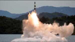 Coreia do Norte lança mísseis balísticos em direção ao Mar do Japão